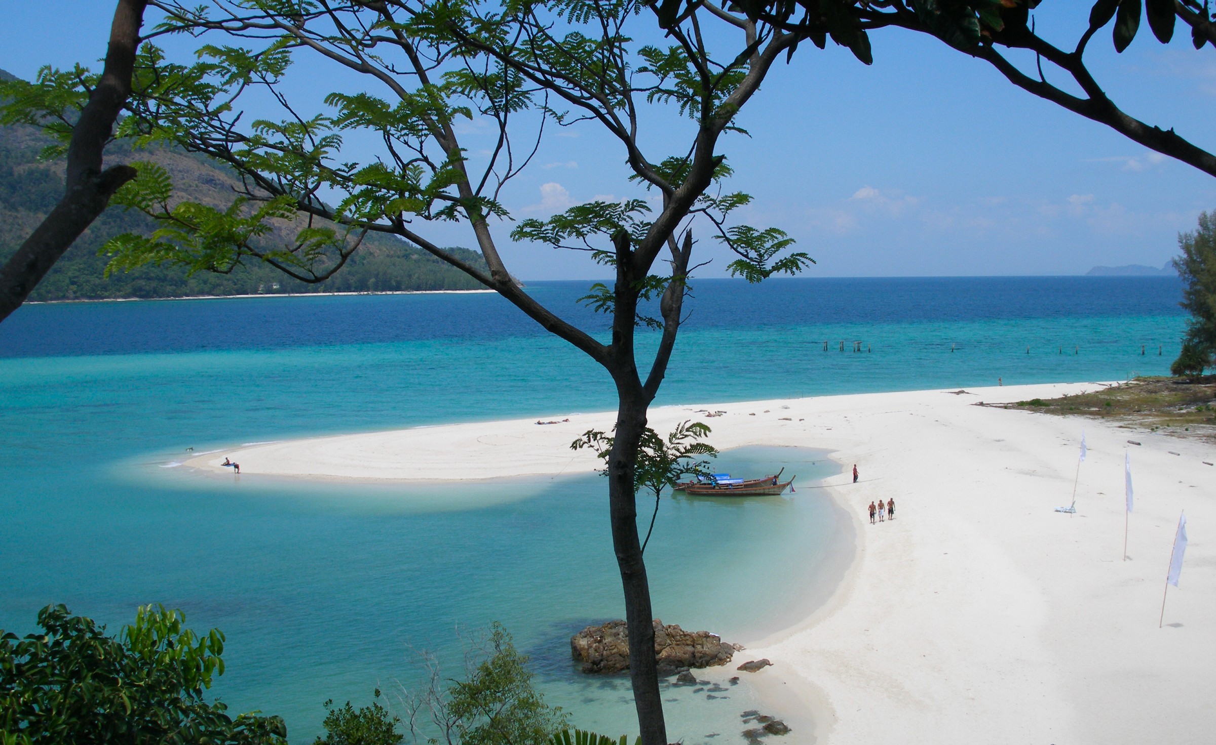 Koh_Lipe_island_coast