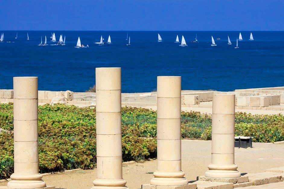 caesarea-israel-adobestock-126978355jpeg-1518778982-2TX7_70__627_2ffe4e